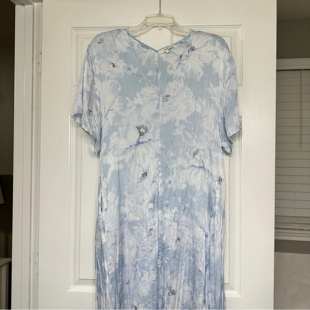 VINCE Painted Magnolia V-Neck Dress - Picture 10 of 11